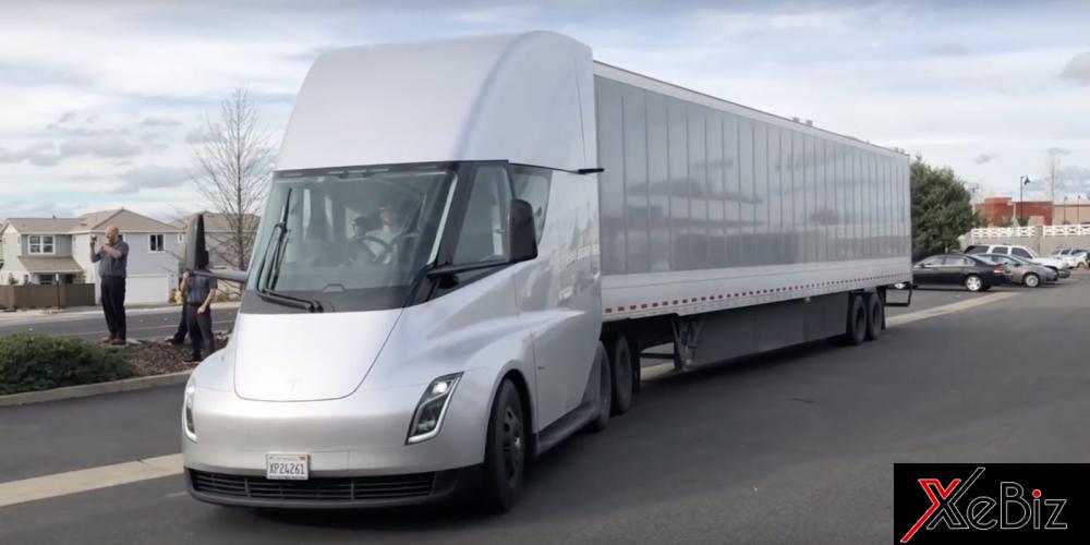 Hình ảnh một mẫu Tesla Semi thử nghiệm được bắt gặp trên đường Hình ảnh một mẫu Tesla Semi thử nghiệm được bắt gặp trên đường