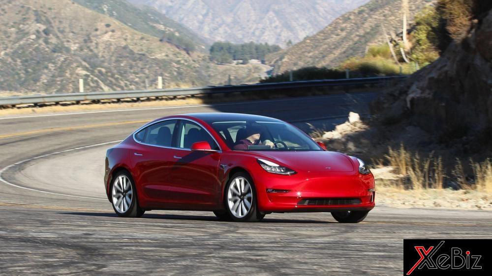 Ngược lại, Tesla đang là một trong những nhà sản xuất có thua lỗ lớn nhất