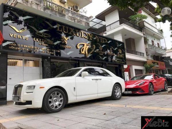 Ferrari và Rolls-Royce biển số “song sinh” sánh đôi trên vỉa hè Hà Nội 2 Ferrari và Rolls-Royce biển số “song sinh” sánh đôi trên vỉa hè Hà Nội 02