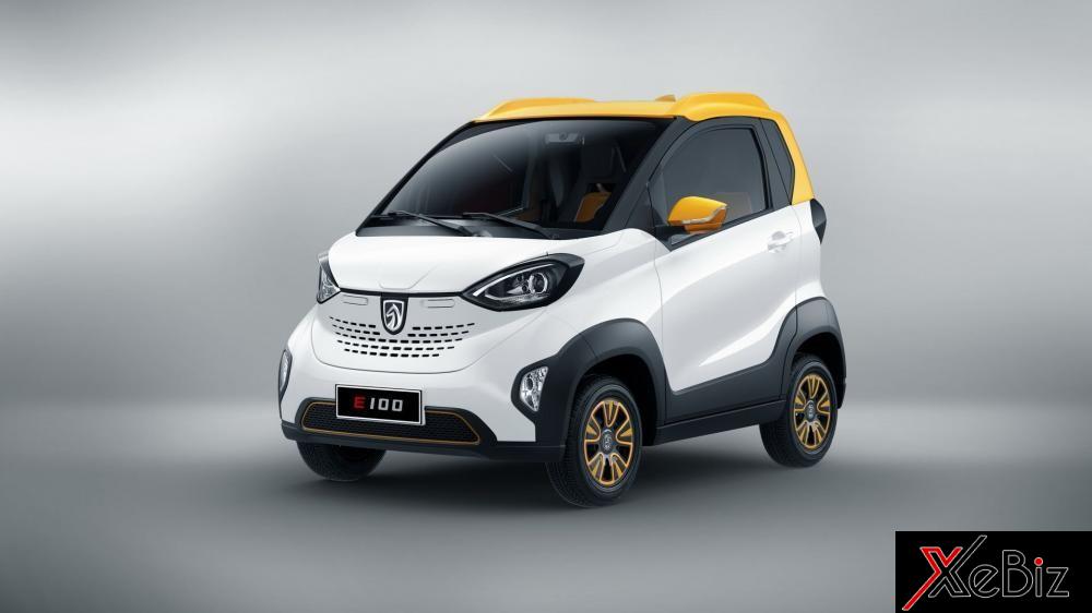 Baojun E100 2019 có vài màu sơn, trong đó có màu trắng, kết hợp vàng và đen khá đẹp mắt