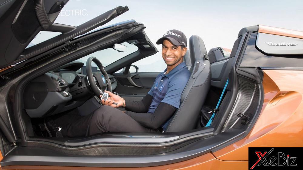 Phần thường cho tay golf 23 tuổi này là 1 chiếc BMW i8 Roadster.