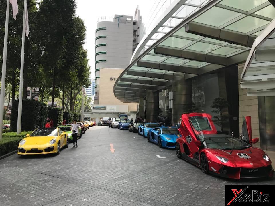 Trước khi di chuyển về khách sạn St. Regis để nghỉ ngơi