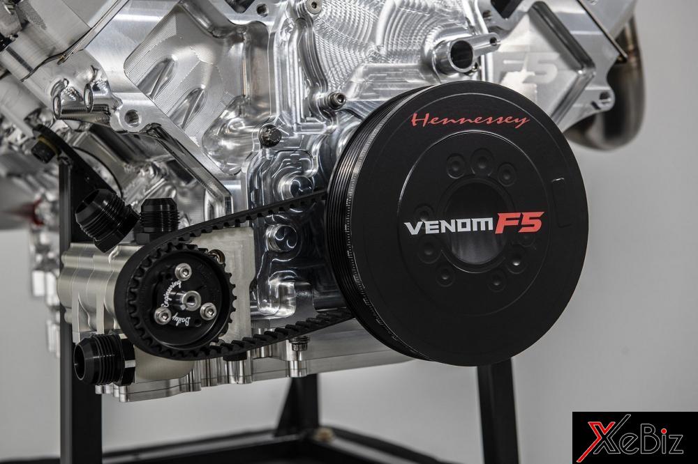 Động cơ này giúp Venom F5 trở thành chiếc xe đường phố đầu tiên có khả năng đạt được tốc độ hơn 482 km/h