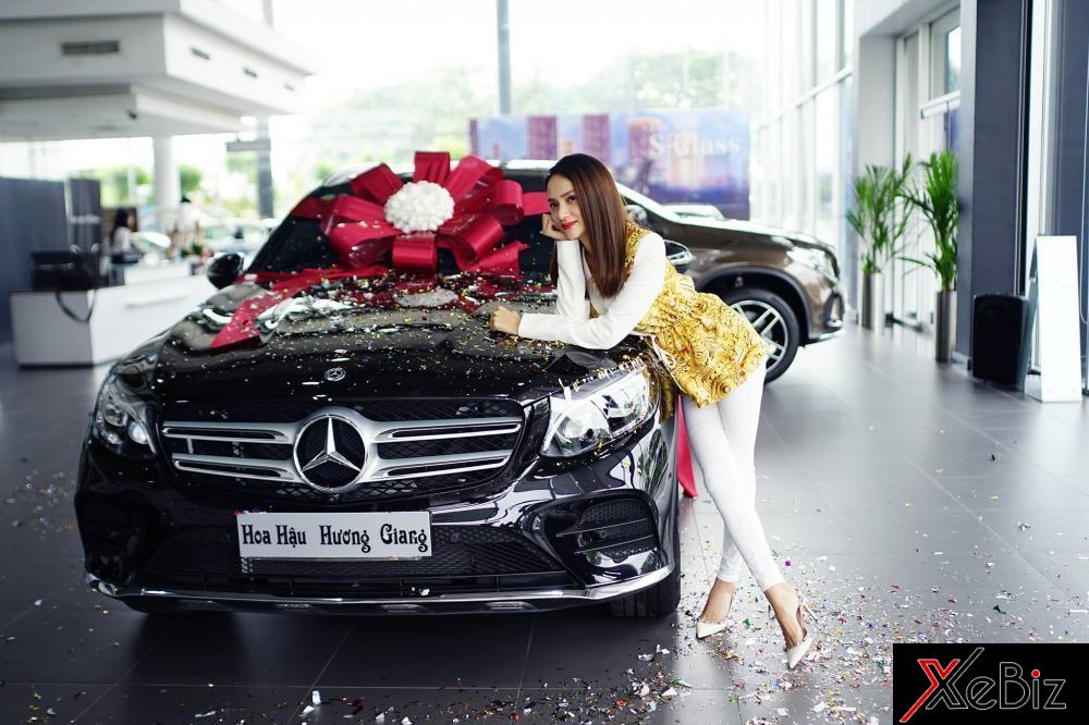 Chiếc SUV hạng sang của Hoa hậu Hương Giang được sơn màu đen bóng