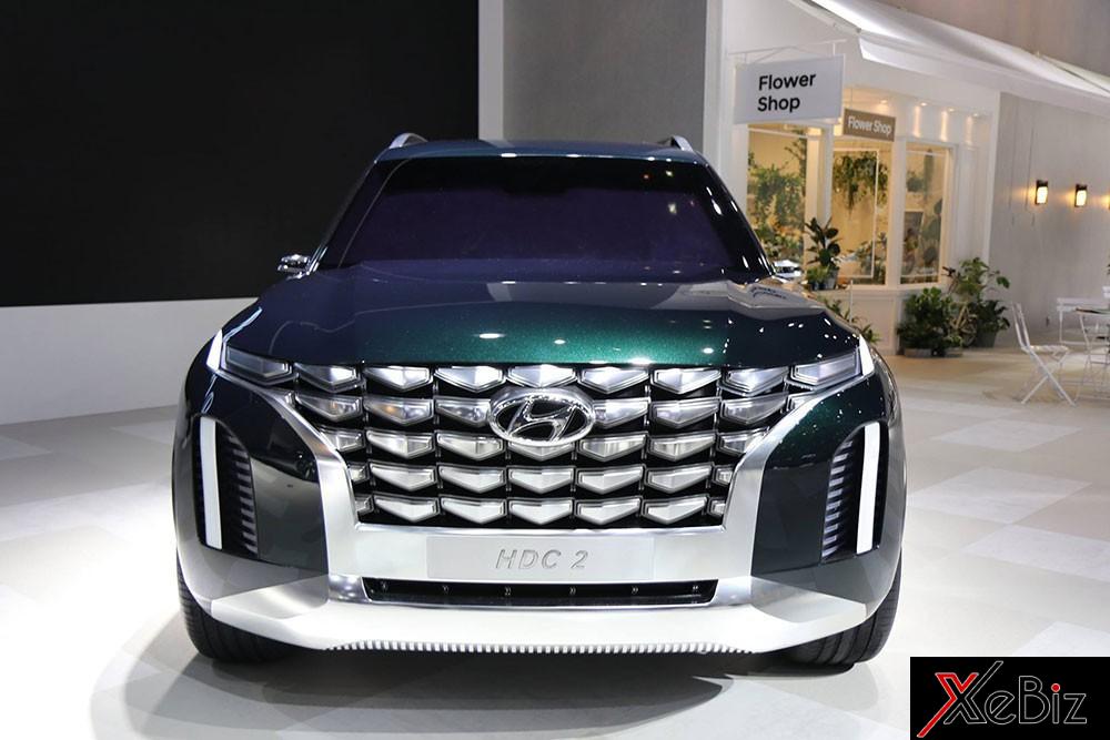 Hyundai Grandmaster được trang bị lưới tản nhiệt Cascading Grille đặc trưng Hyundai Grandmaster được trang bị lưới tản nhiệt Cascading Grille đặc trưng