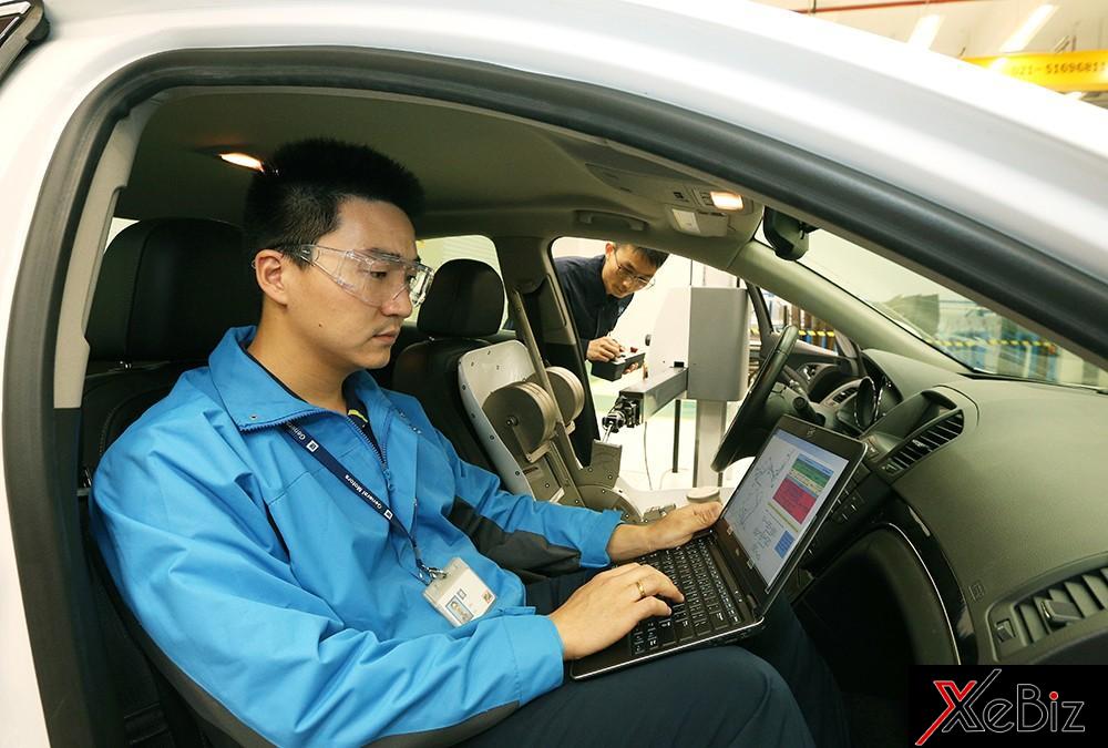 Các kỹ sư của GM đã nghiên cứu kỹ càng thiết kế của ghế ngồi trên xe Chevrolet. Các kỹ sư của GM đã nghiên cứu kỹ càng thiết kế của ghế ngồi trên xe Chevrolet.