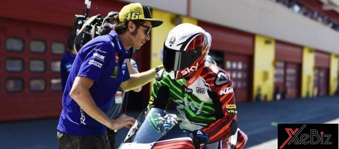 “Kiểm tra phanh” hộ đối thủ, tay đua bị cấm hai chặng