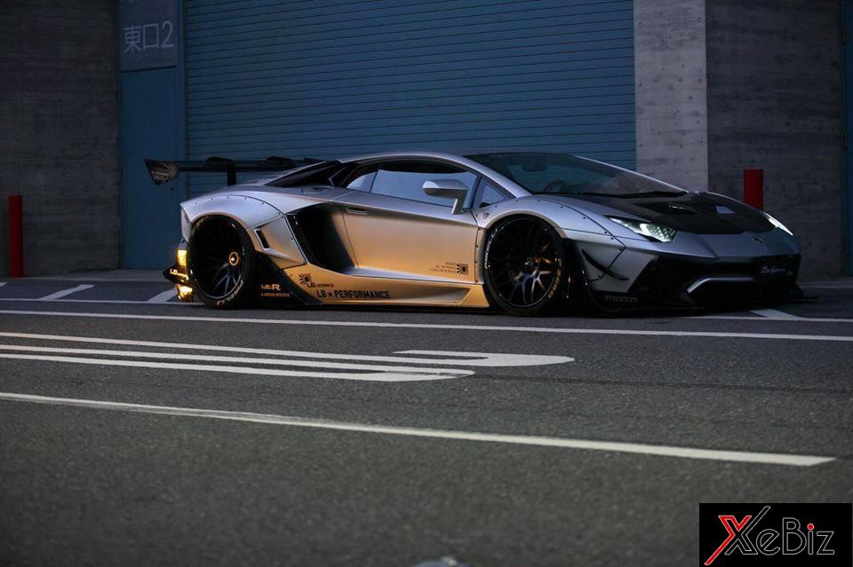 Đây là bản độ Lamborghini Aventador Limited Edition 50 của Liberty Walk Đây là bản độ Lamborghini Aventador Limited Edition 50 của Liberty Walk
