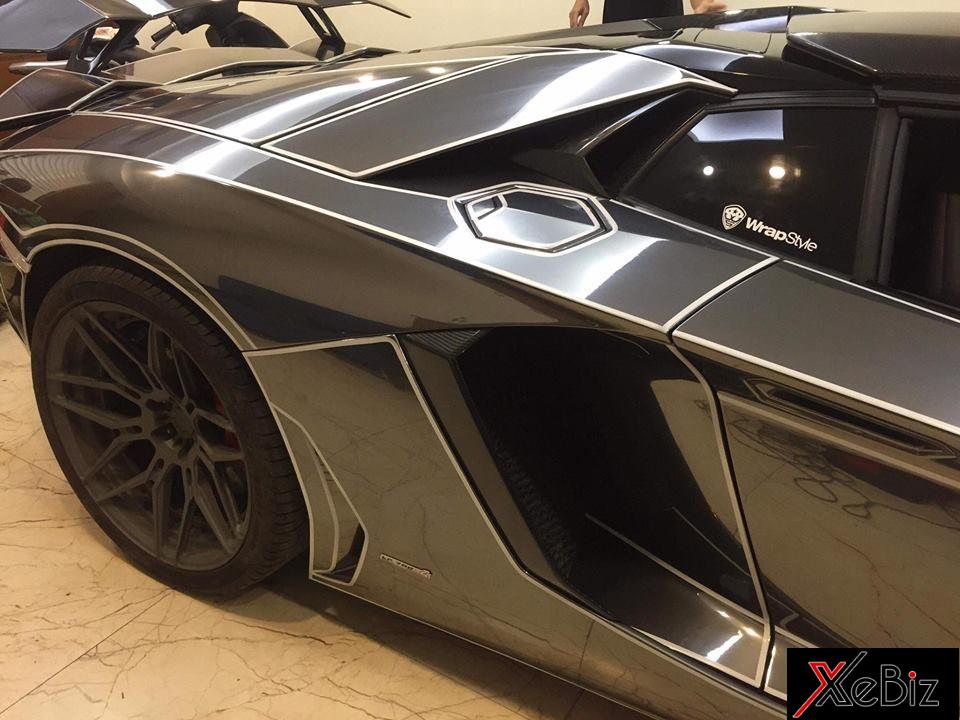 Bộ áo đen crôm cùng các sọc dạ quang màu trắng đang trở thành trào lưu làm đẹp cho siêu xe trên thế giới