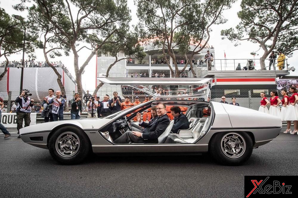 Hoàng tử Albert II lái chiếc Lamborghini Marzal