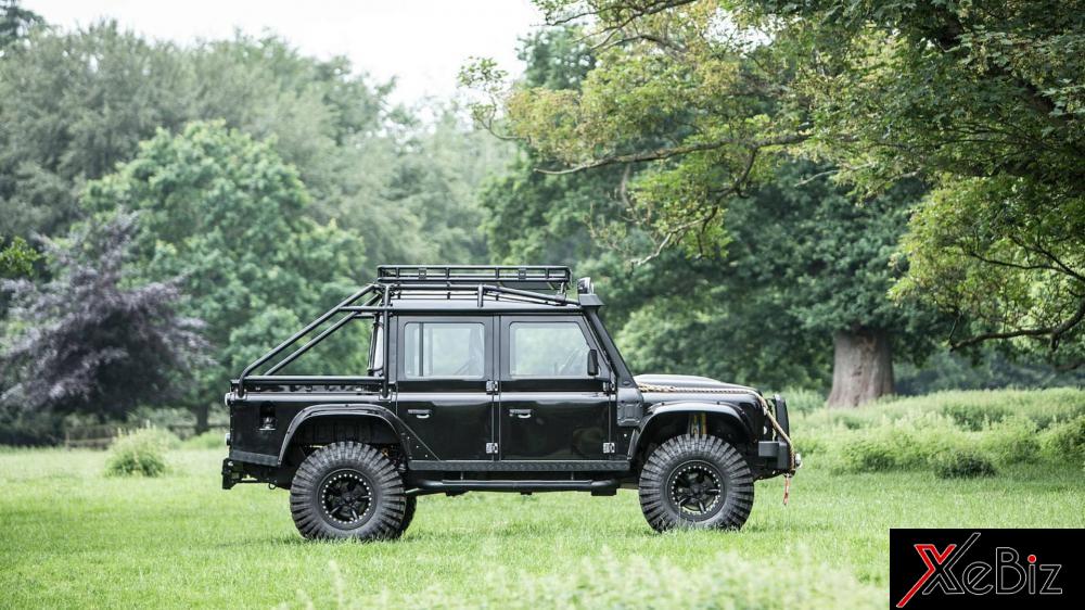 Có tất cả 10 chiếc Defender như thế này đã được chế tạo để sử dụng trong phim