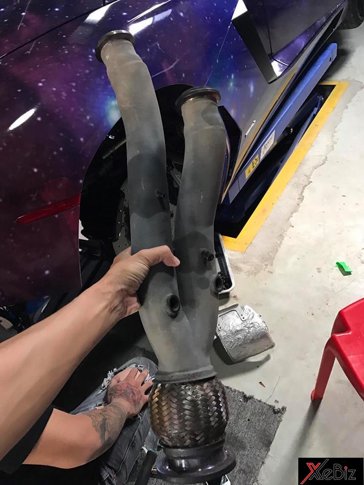 Bộ áo dải thiên hà trên siêu xe Lamborghini Aventador này đợc thi công bằng đề-can Bộ áo dải thiên hà trên siêu xe Lamborghini Aventador này đợc thi công bằng đề-can