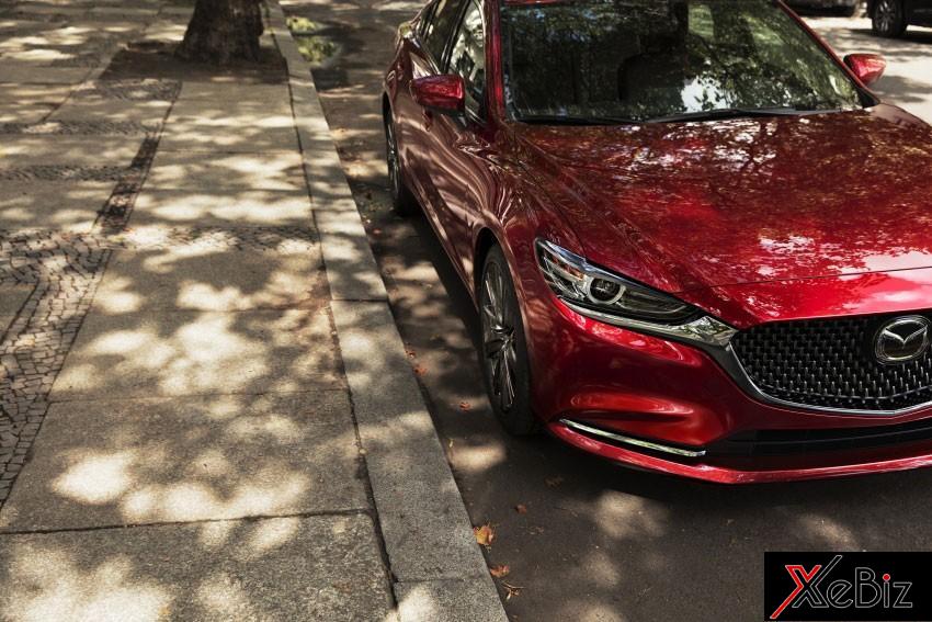 Đầu xe với lưới tản nhiệt và đèn pha mới của Mazda6 2018 Đầu xe với lưới tản nhiệt và đèn pha mới của Mazda6 2018