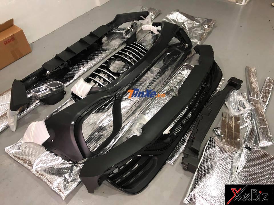 Bộ body kit này được nhập khẩu từ nước ngoài và mất gần 3 tuần mới có mặt tại Việt Nam, chi phí cho bộ body kit của bản Mercedes-AMG GLC63 gắn trên chiếc Mercedes-Benz GLC300 4Matic không tiết lộ 