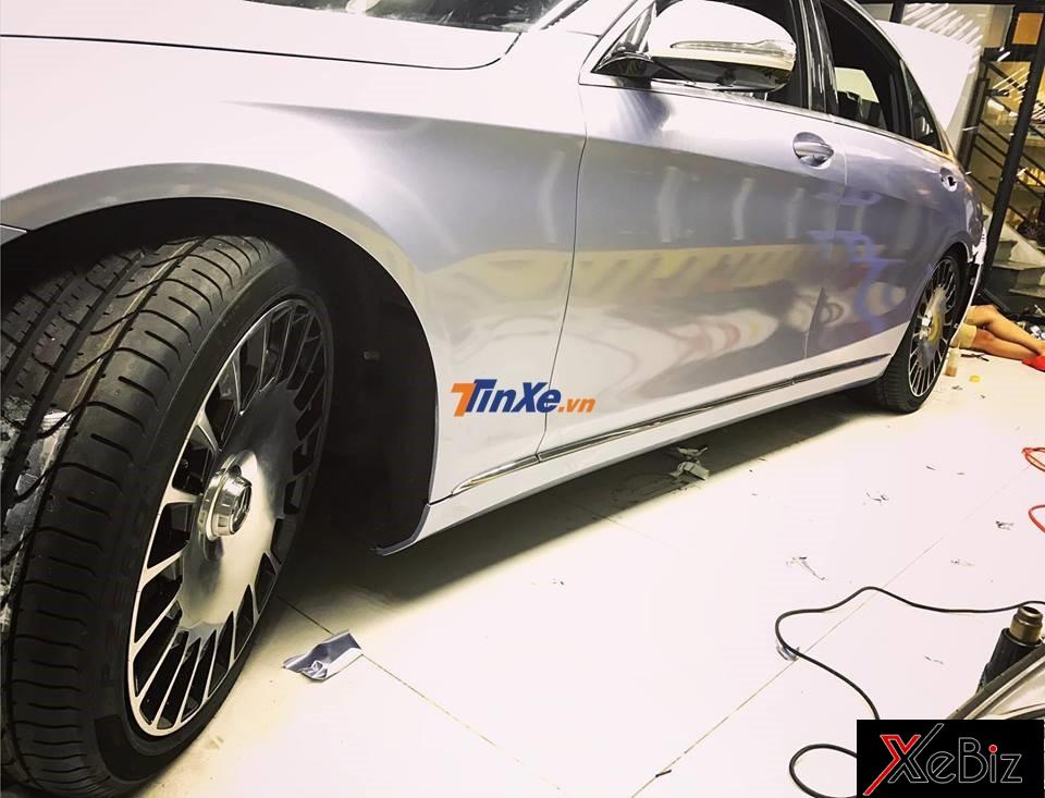 xe sang Mercedes-Benz S500 thay áo mới với màu Gloss Metallic Quick Silver