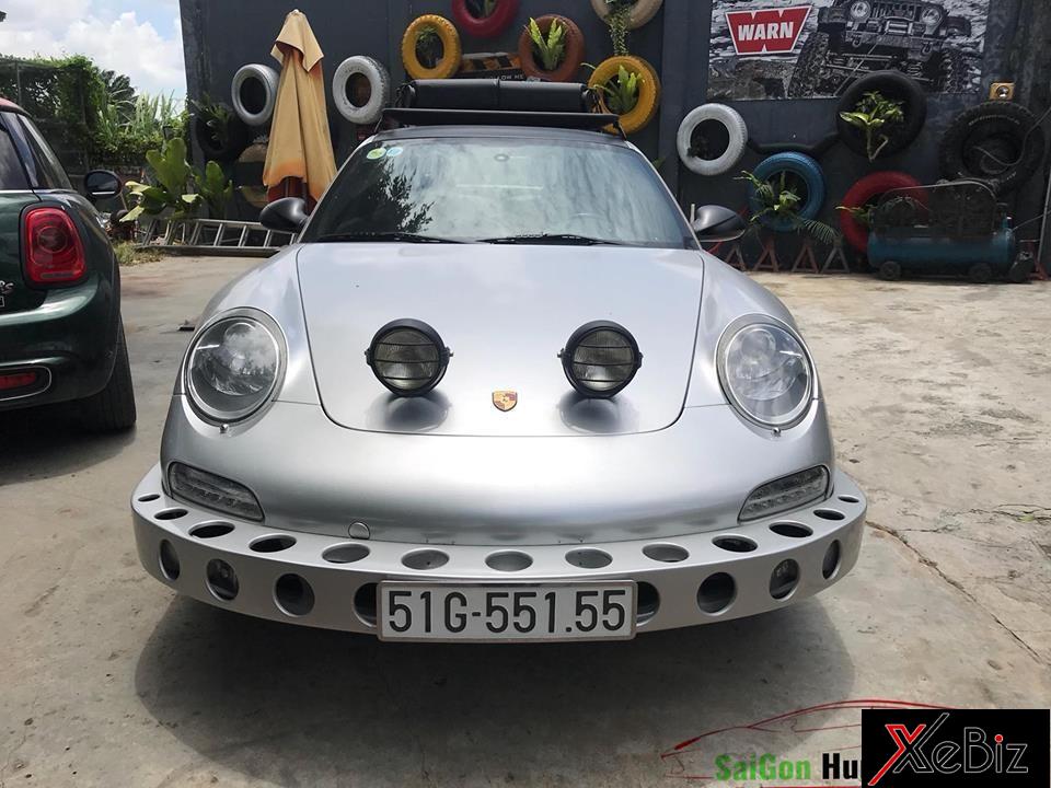 Và đây là chiếc Porsche 911 Carrera độ không giống ai của Chủ tịch Trung Nguyên