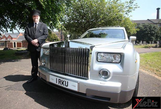 Sau đó, chiếc xe được sơn lại thành màu bạc