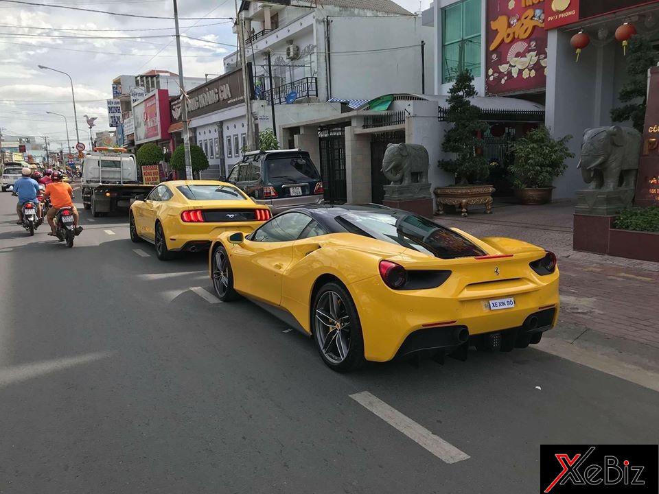 Cặp đôi Ferrari 488 GTB và Ford Mustang đời 2018 của doanh nhân Bình Dương có ngoại thất đồng màu.