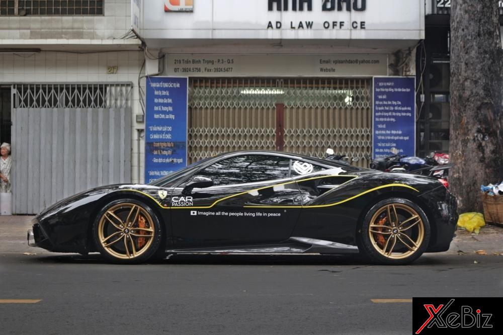 Có vẻ như, những người kiểm duyệt của trang tin siêu xe này rất ấn tượng với body kit độ của siêu xe Ferrari 488 GTB tại Việt Nam nên quyết định chia sẻ lại cho bạn bè mê xe thế giới chiêm ngưỡng. Có vẻ như, những người kiểm duyệt của trang tin siêu xe này rất ấn tượng với body kit độ của siêu xe Ferrari 488 GTB tại Việt Nam nên quyết định chia sẻ lại cho bạn bè mê xe thế giới chiêm ngưỡng.