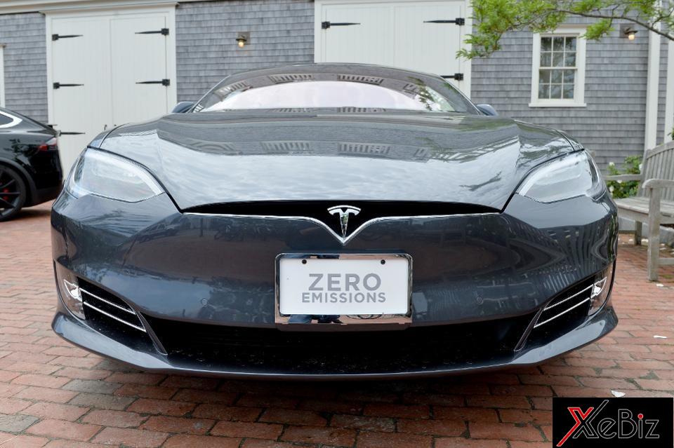 Hình ảnh một chiếc Tesla Model S ở Nantucket Film Festival 2018