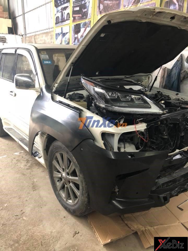 Bộ body kit Lexus LX570 Super Sport 2018 được nhập về nước và thợ Campuchia bắt đầu gắn lên chiếc Lexus LX470 Bộ body kit Lexus LX570 Super Sport 2018 được nhập về nước và thợ Campuchia bắt đầu gắn lên chiếc Lexus LX470