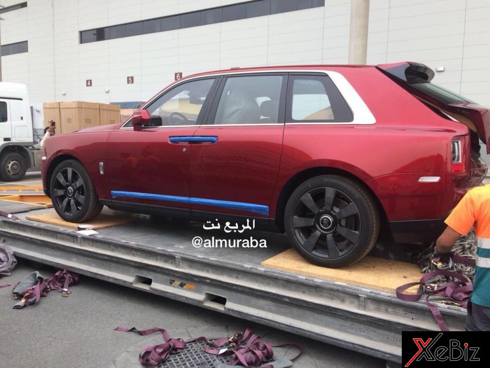 Chiếc Rolls-Royce Cullinan 2019 được sơn màui đỏ nổi bật Chiếc Rolls-Royce Cullinan 2019 được sơn màui đỏ nổi bật