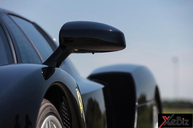 Ngoại thất của Ferrari Enzo đều được phủ lớp sơn đen bóng Ngoại thất của Ferrari Enzo