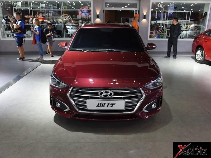 Hyundai Celesta Wagon có một số chi tiết khác biệt trên đầu xe so với phiên bản sedan