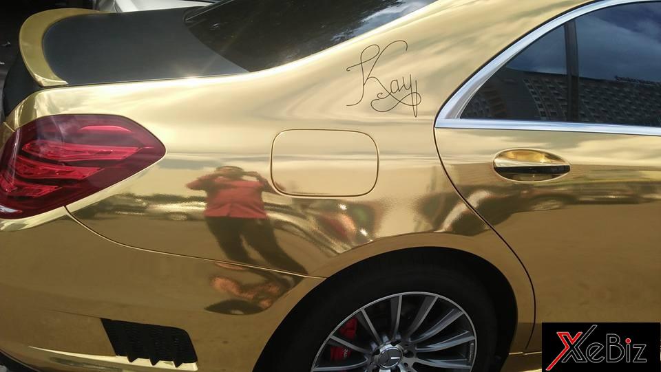 Bộ áo vàng crôm bóng loáng hiện hẳn ngời chụp ảnh chiếc Mercedes-Benz S-Class này