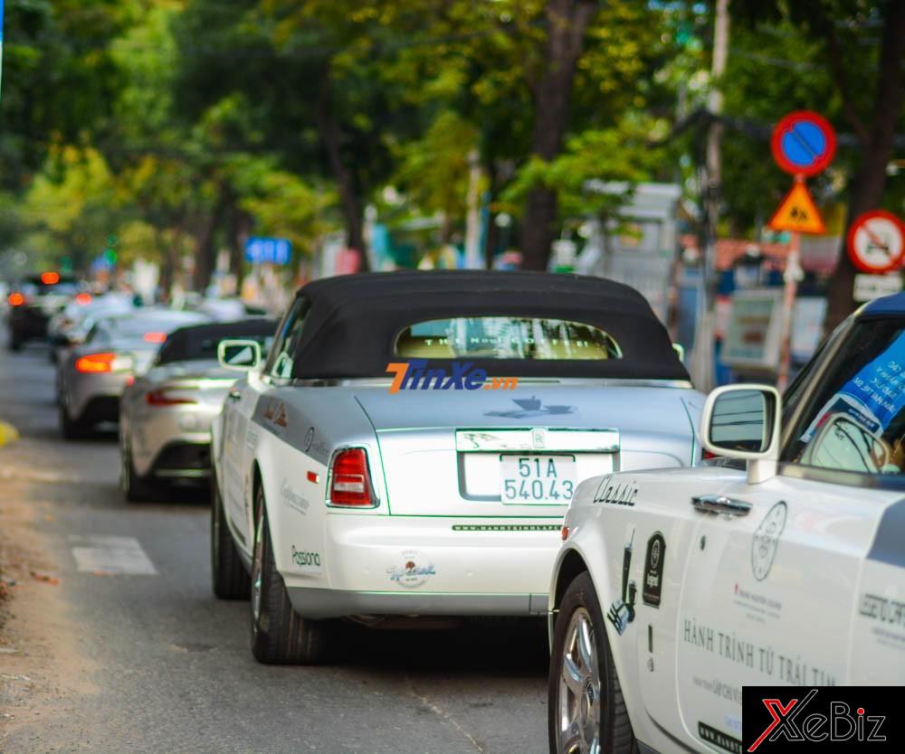 Đến vòng xoay Điện Biên Phủ, các siêu xe rẽ vào hướng đường Nguyễn Bỉnh Khiêm và tiếp tục rẽ phải vào đường Nguyễn Thị Minh Khai Đến vòng xoay Điện Biên Phủ, các siêu xe rẽ vào hướng đường Nguyễn Bỉnh Khiêm và tiếp tục rẽ phải vào đường Nguyễn Thị Minh Khai