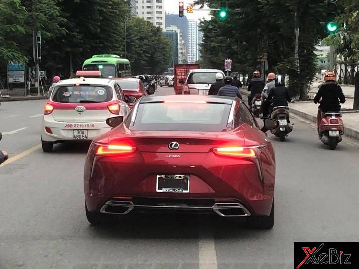 Lexus LC 500 2018 đầu tiên cập bến Việt Nam bất ngờ xuất hiện trên phố Hà Nội