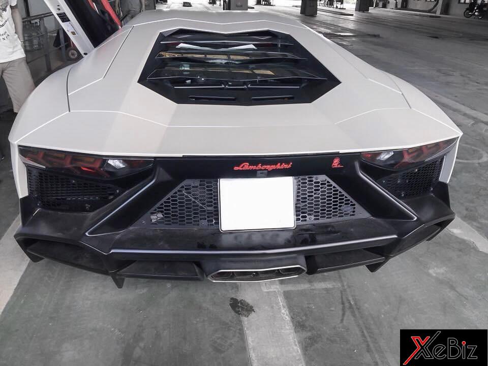 Sau gần 2 tháng có mặt tại Hà Nội, siêu xe này đã được cho ra biển số