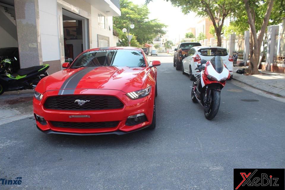 Trước khi tậu chiếc Ford Mustang mảu đỏ, chủ nhân của mẫu xe thể thao này từng sở hữu nhiều chiếc xe phân khối lớn đình đám như Kawasaki Z1000, Yamaha YZF-R1 hay Ducati 959 Panigale