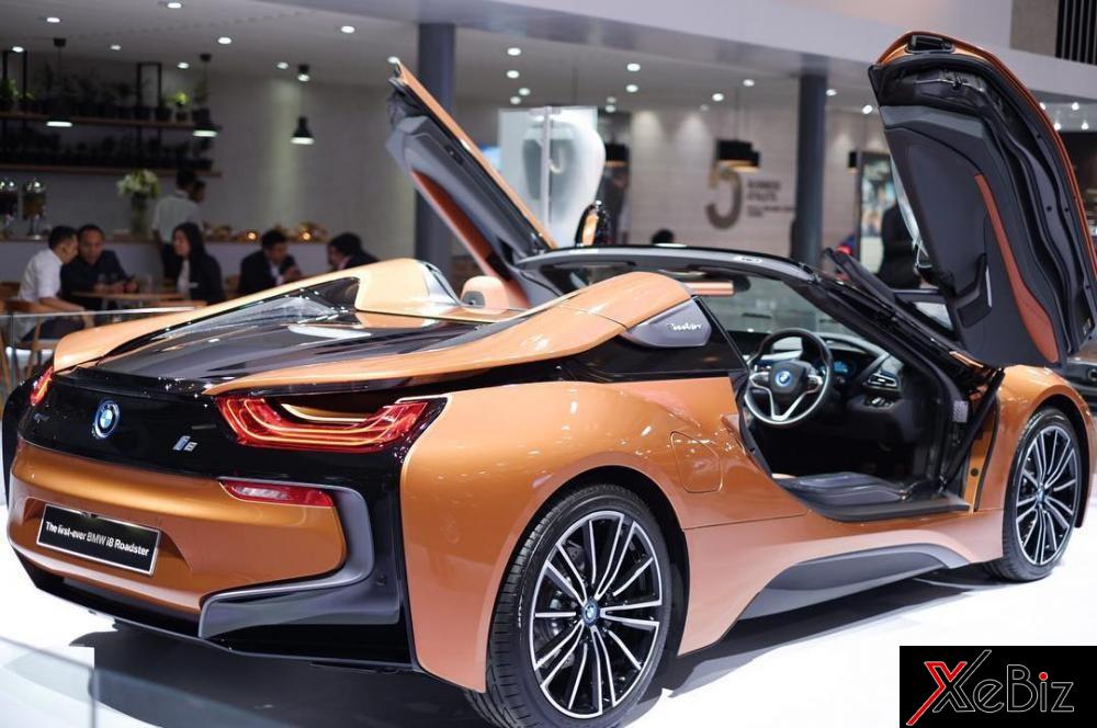 BMW i8 Roadster có 2 khoang chứa hành lý nhỏ
