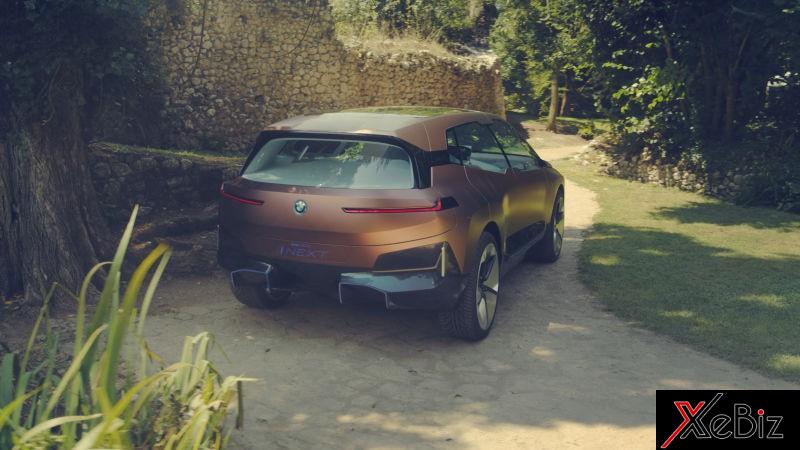 Góc nhìn từ phía sau