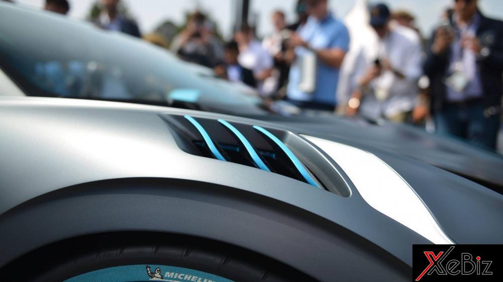 Bugatti Divo có khe khuếch tán gió ngay trên lốp