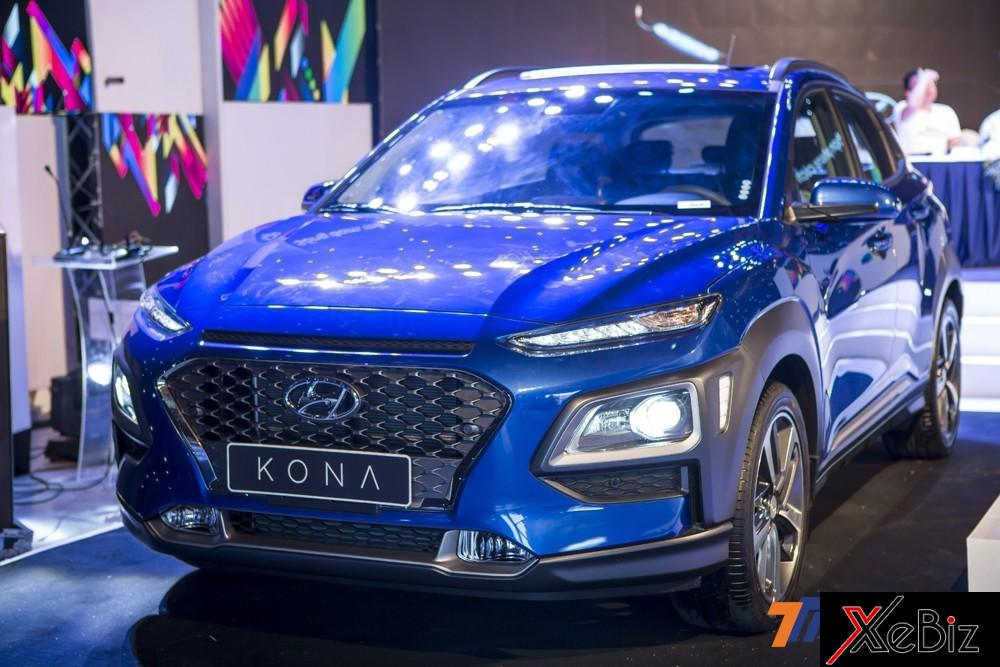 Lưới tản nhiệt cỡ lớn với ngôn ngữ thiết kế Cascading Grill và hệ thống đèn tách rời.