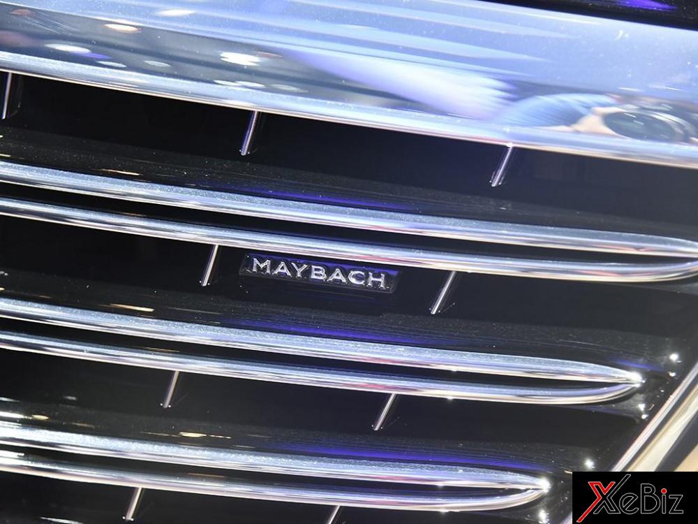 Đầu xe của Mercedes-Maybach S680 2018 sở hữu logo Maybach đặc trưng Đầu xe của Mercedes-Maybach S680 2018 sở hữu logo Maybach đặc trưng