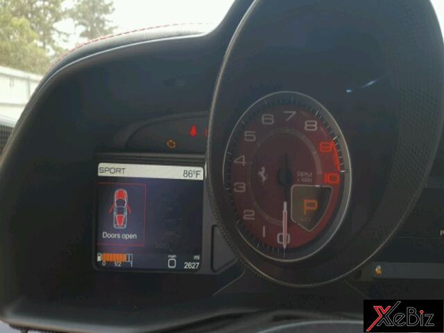 Hệ thống điện của Ferrari 458 Italia ngập nước vẫn hoạt động Khoang lái của Ferrari 458 Italia