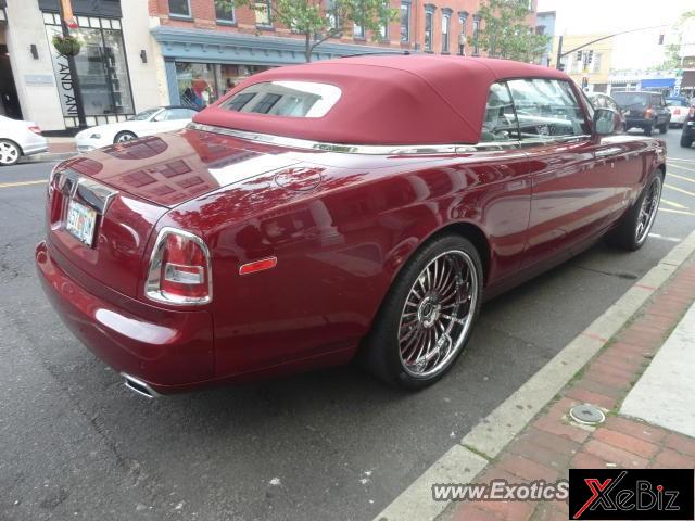 Rolls-Royce Phantom Drophead Coupe thể hiện cá tính của chủ nhân  Rolls-Royce Phantom Drophead Coupe là sản phẩm kết hợp của Michael Fux và Rolls-Royce