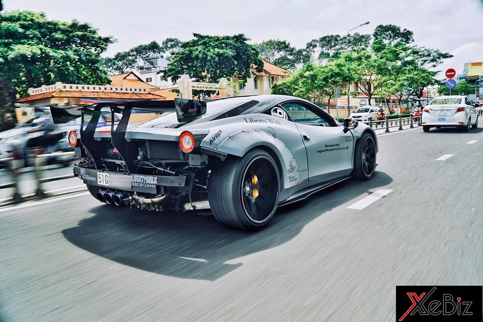 Ferrari 458 Italia độ Liberty Walk độc nhất Việt Nam trần như nhộng trên đường phố Sài thành