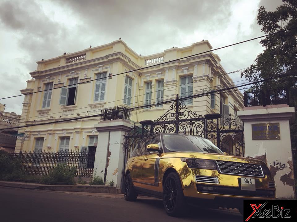 Range Rover mạ vàng trước dinh thự của công tử Bạc Liêu chụp ảnh Range Rover mạ vàng trước dinh thự của công tử Bạc Liêu chụp ảnh