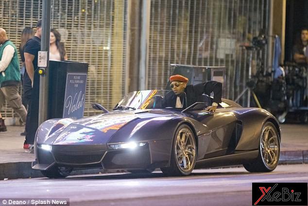 Chris Brown cầm lái chiếc Rezvani Beast trên đường phố Mỹ Chris Brown cầm lái chiếc Rezvani Beast trên đường phố Mỹ