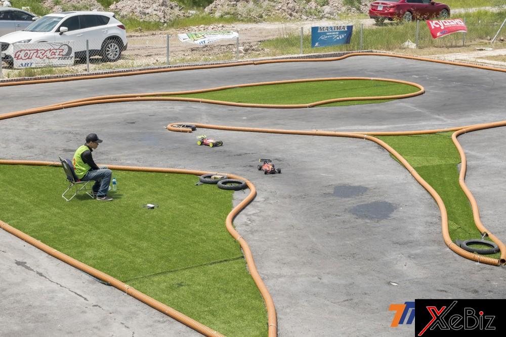 Cuộc đua gay cấn như xe thật của những chiếc xe mô hình.