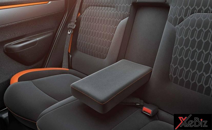 Bệ tì tay gập xuống được ở hàng ghế sau của Renault Kwid Climber 2018