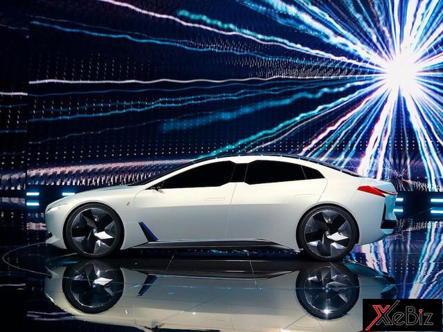 Xe điện BMW i Vision Dynamic Concept cạnh tranh với Tesla 