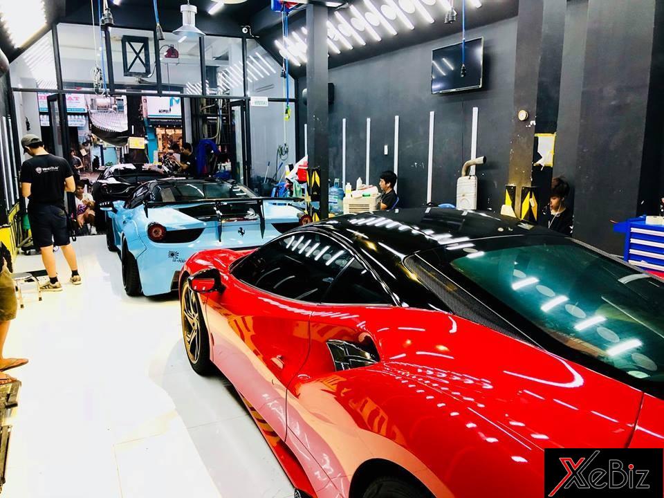 3 chiếc Ferrari với 3 màu sắc khác nhau. 3 chiếc Ferrari với 3 màu sắc khác nhau.