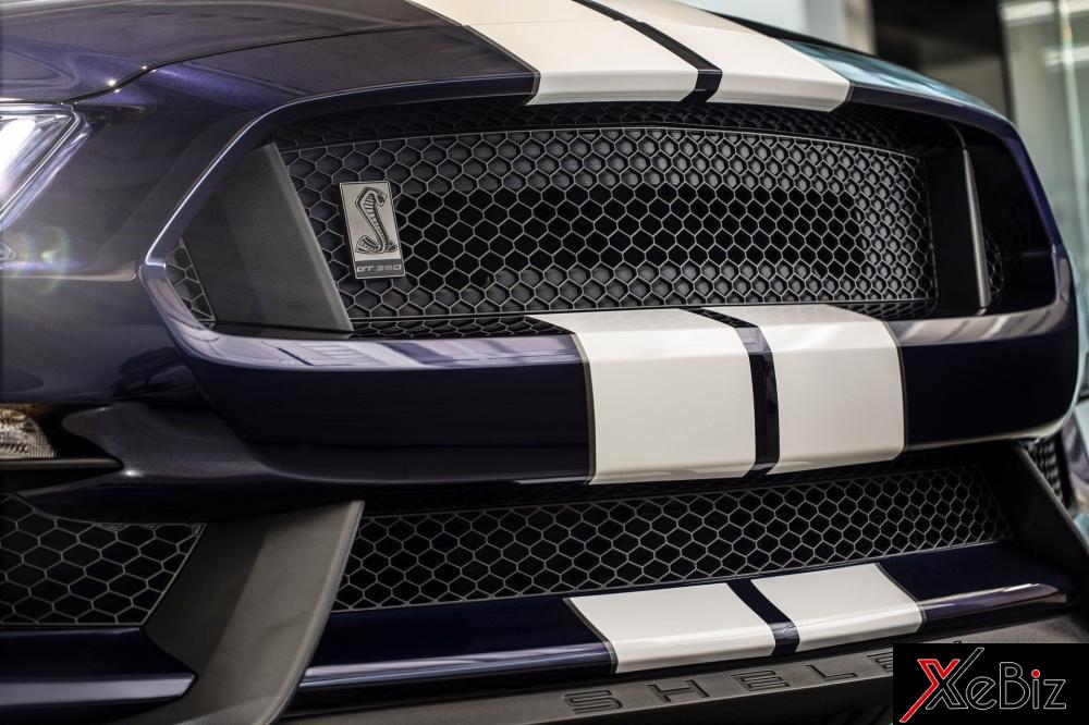 Thay đổi rõ ràng nhất ở Ford Mustang Shelby GT350 2019 chính là lưới tản nhiệt của xe được phát triển theo kinh nghiệm thu được từ hầm gió của xe đua