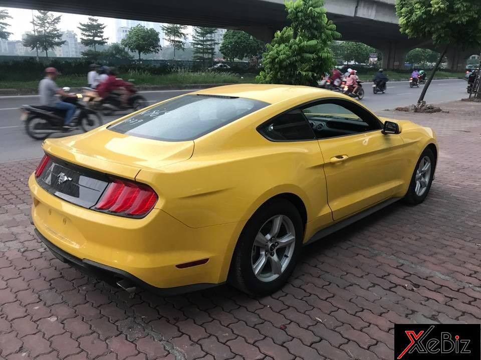 Dù 2 chiếc Ford Mustang 2018 đầu tiên cập bến Việt Nam có khác biệt ở màu sơn, tuy nhiên, cặp đôi này đều có điểm chung là sử dụng động cơ EcoBoost, dung tích 2.3 lít