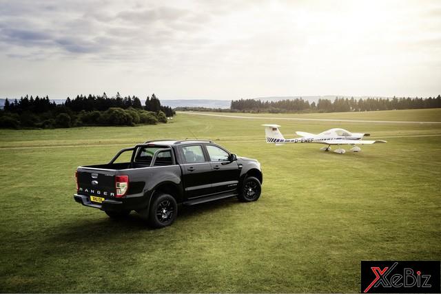 Ford Ranger Black Edition được sơn đen toàn bộ Ford Ranger phiên bản đặc biệt được phủ màu đen